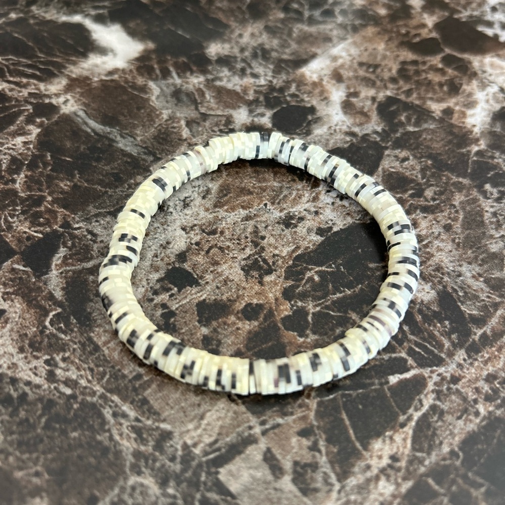 Elegant Black and Cream Beaded Bracelet